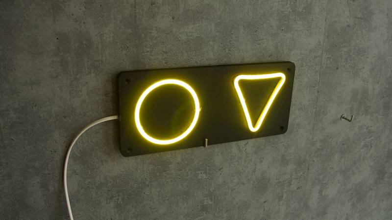 neon zewnętrzny usztywniony WC 30x13cm  