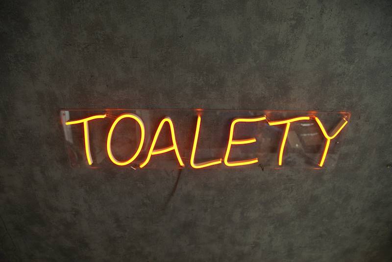 neon TOALETY 66x15cm
