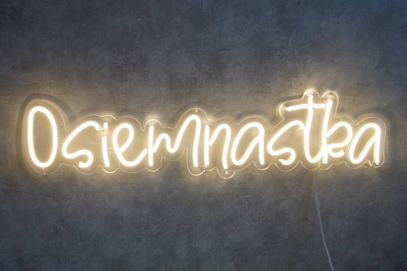 neon Osiemnastka 73x18 cm