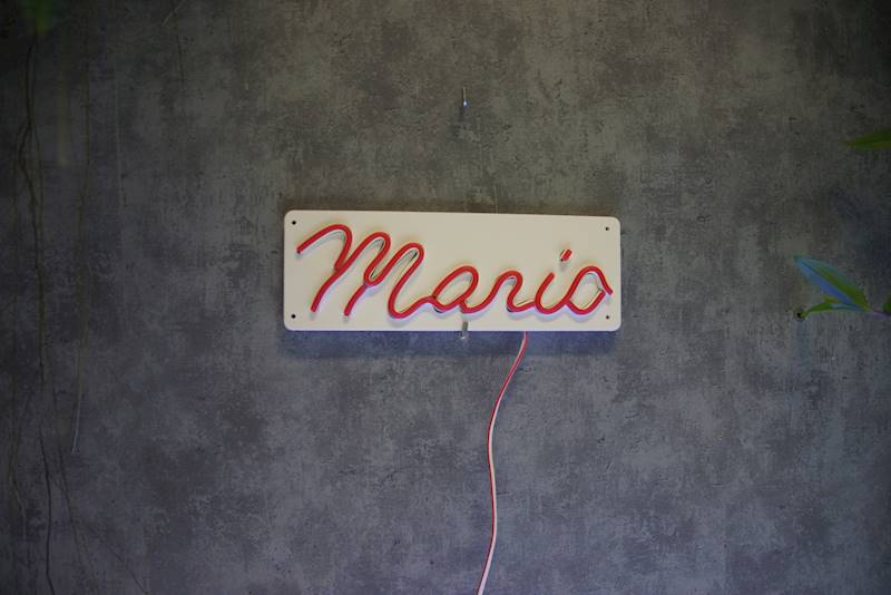 neon Mario 29x10 cm