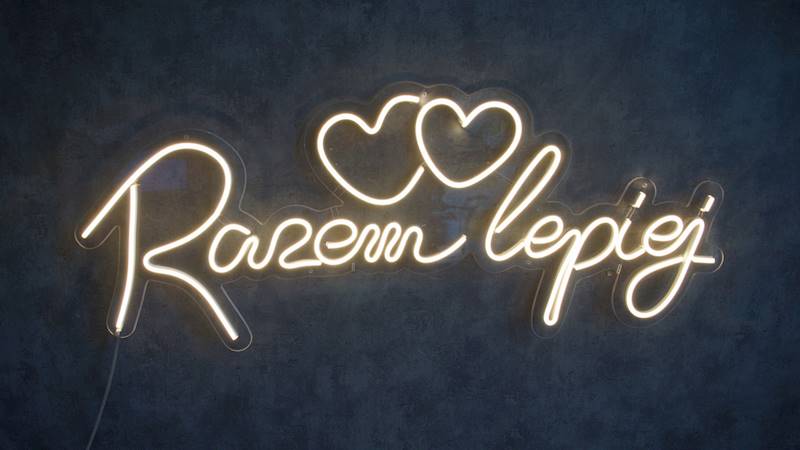neon Razem Lepiej z sercami 88x35cm