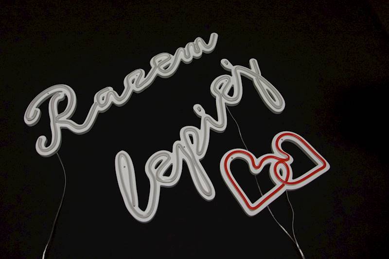 neon Razem lepiej z sercami 59-104x29 cm 