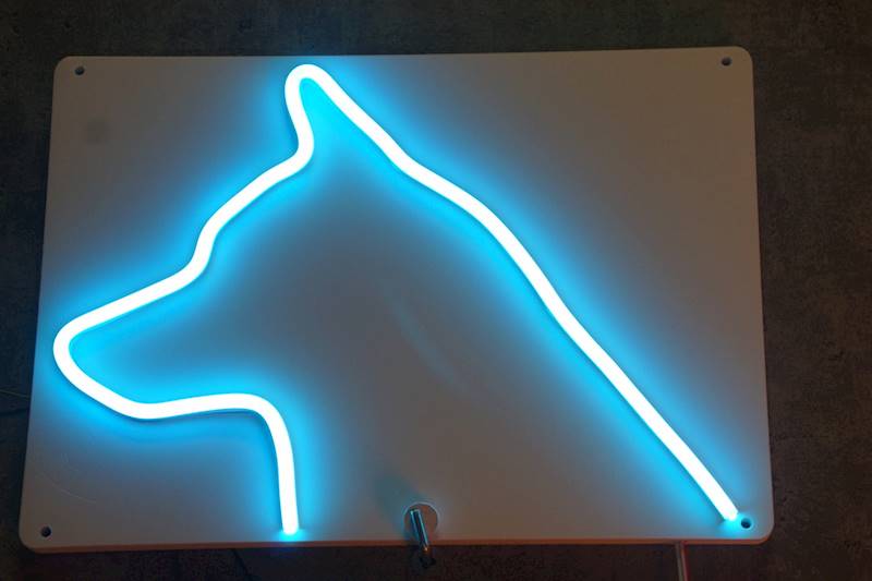 neon Husky 27x20cm 