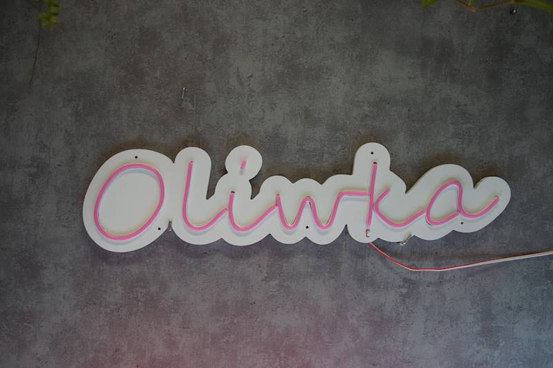 neon Oliwka 65x14cm