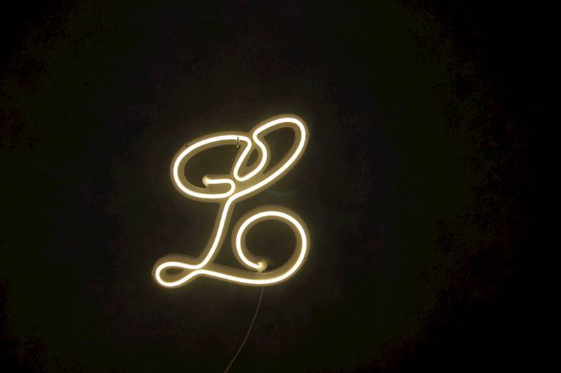 neon litera L 25x25cm