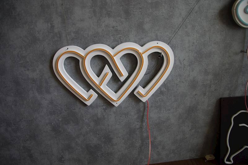 neon Serca Koalicji 15 Pażdziernika 40x22cm