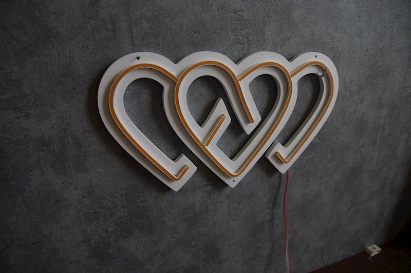 neon Serca Koalicji 15 Pażdziernika 40x22cm