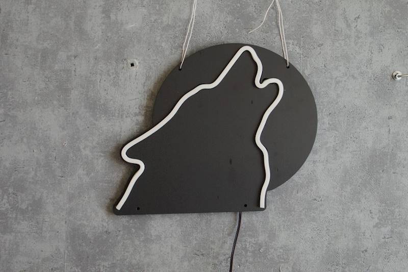 neon Wilk, czarny 28x23cm