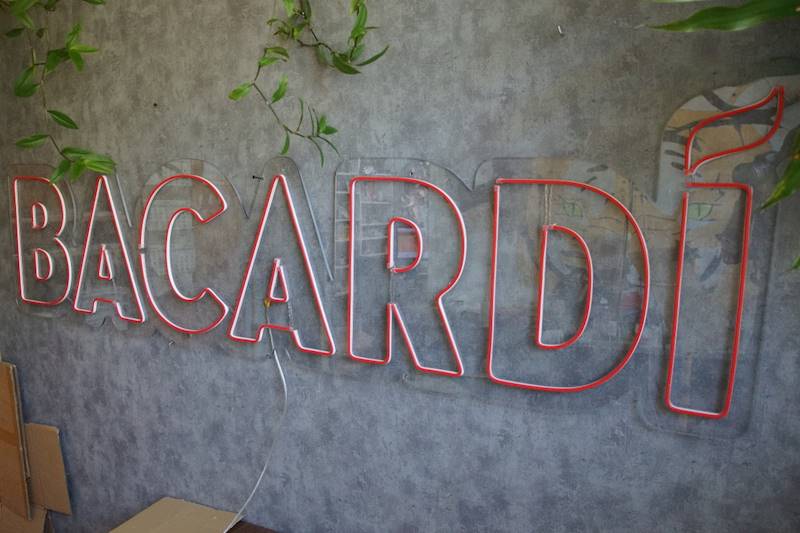 neon Bacardi 200x62cm
