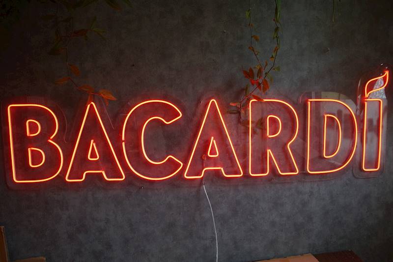neon Bacardi 200x62cm