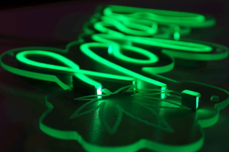 neon Bielej 44x19cm