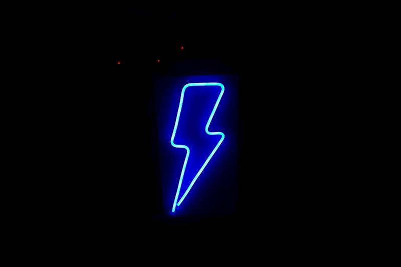 neon błyskawica przezroczysta 16x29cm