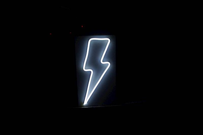 neon błyskawica przezroczysta 16x29cm
