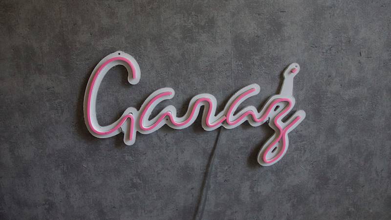 neon Garaż 48x26cm 