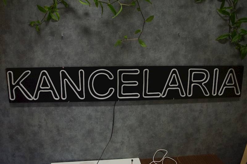 neon zewnętrzny usztywniony KANCELARIA 151x22cm