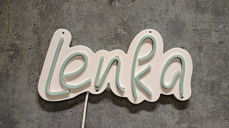 neon Lenka 30x15 cm