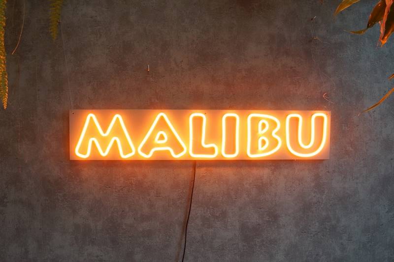 neon Malibu 70x14cm