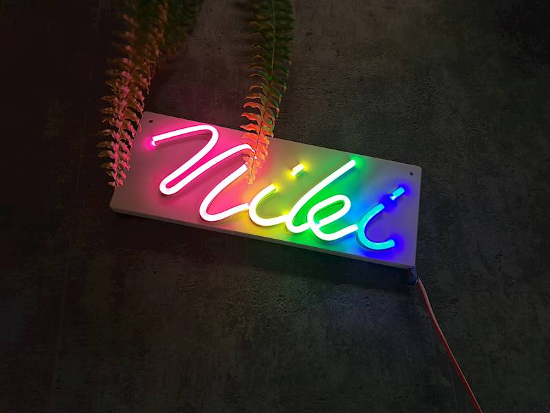 neon Niki 27x10cm