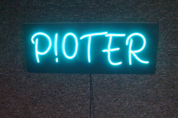 neon P!0TER 50x20cm