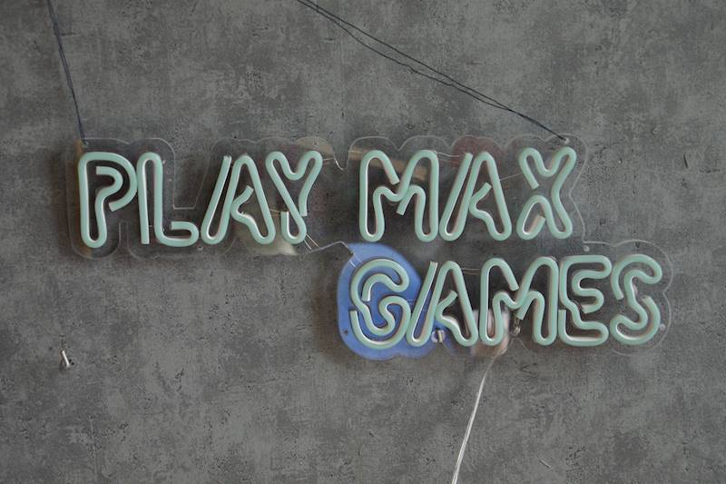 neon Play Max Games 50x19cm