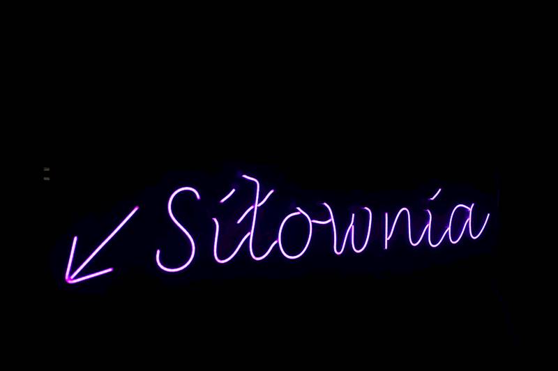 neon Siłownia ze strzałką 140x30cm