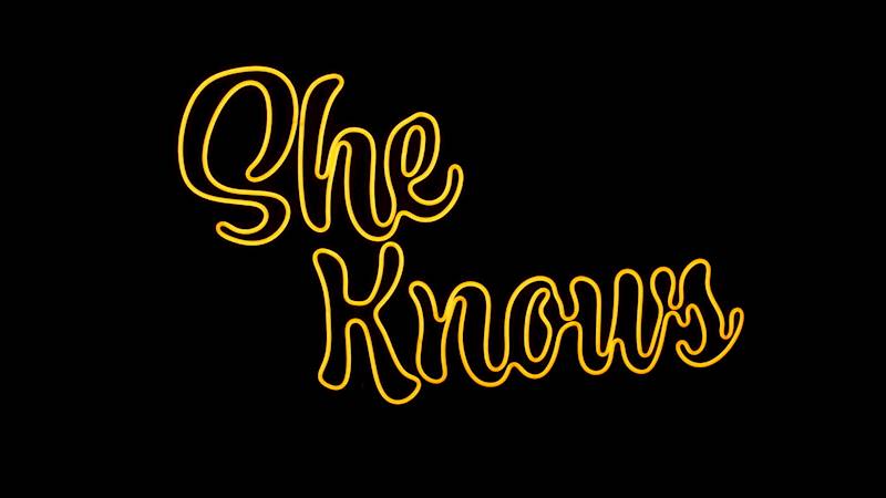 neon She knows 70x45cm