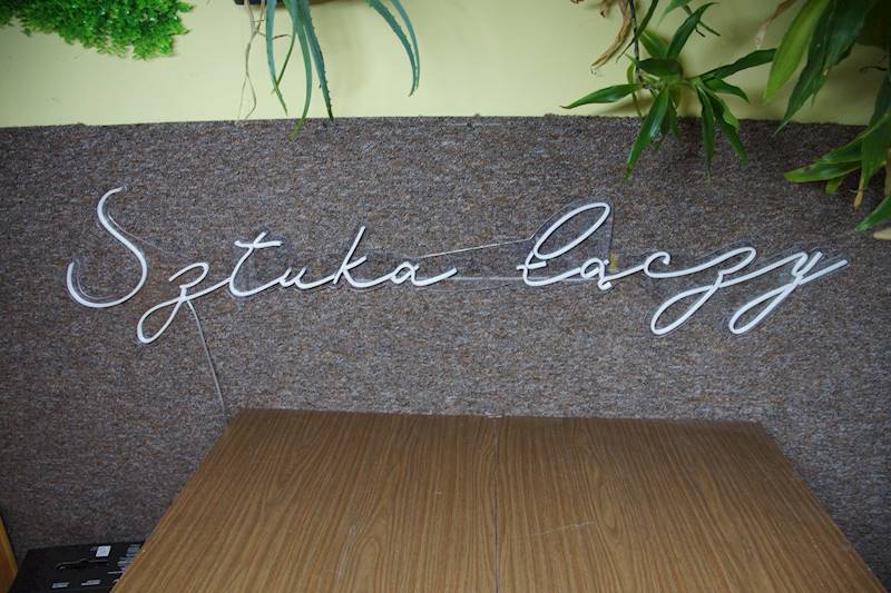 neon Sztuka łączy 169x40cm