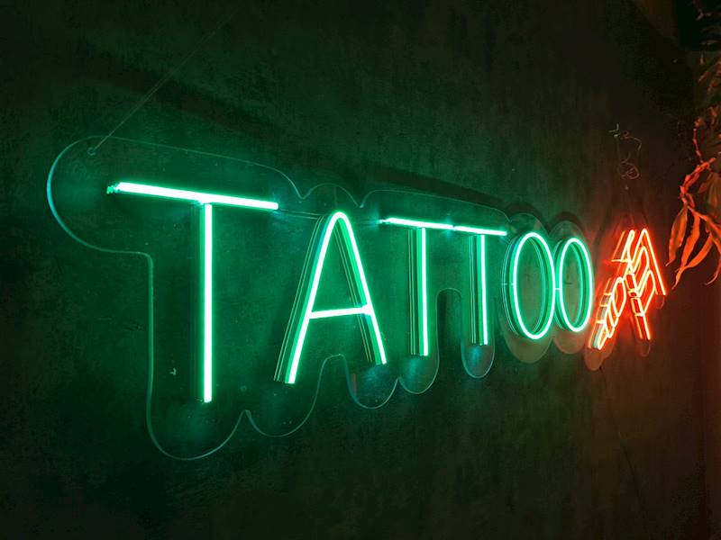 neon Tattoo z maszynką 140x40 cm fiolet i orange
