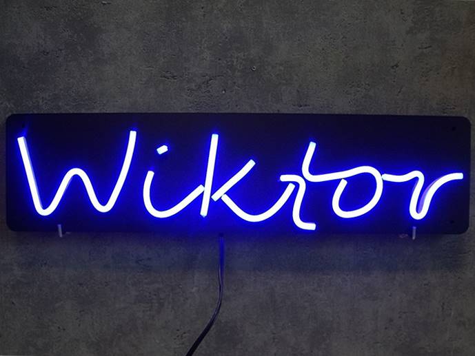 neon Wiktor 47x12cm