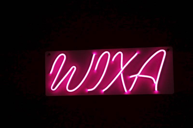 neon WIXA 40x15cm