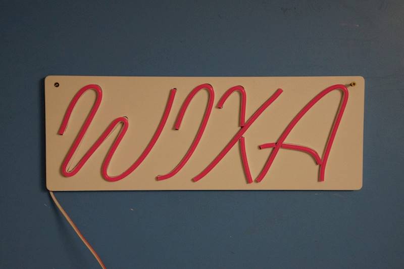 neon WIXA 40x15cm