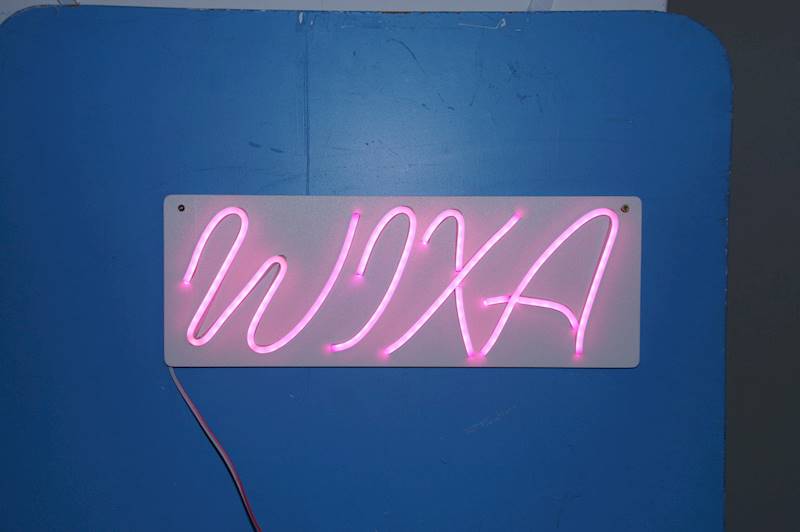 neon WIXA 40x15cm