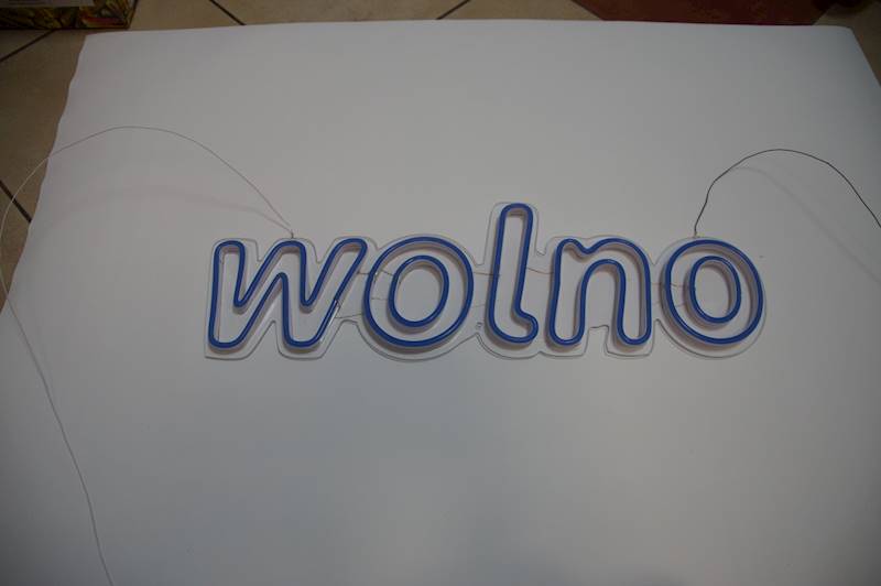 neon wolno 50x16cm