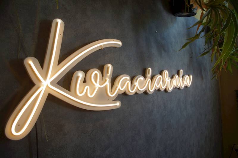 neon zewnętrzny usztywniony Kwiaciarnia 135x35cm