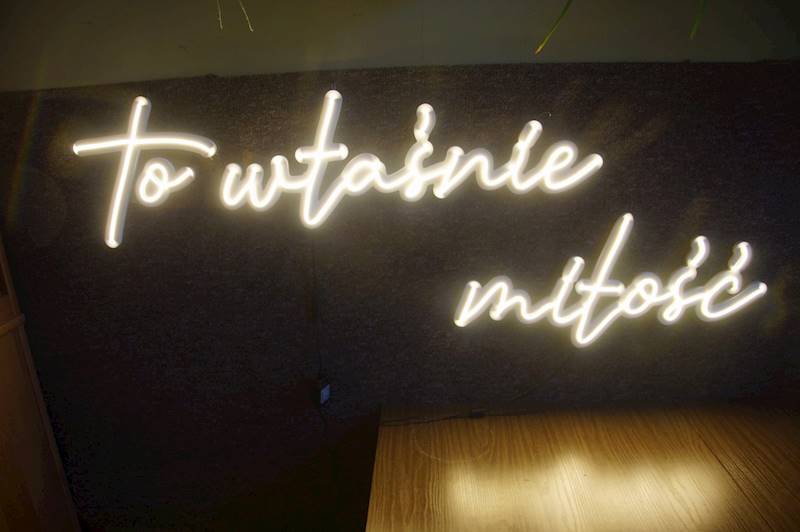 neon To własnie miłość 100x50 cm 
