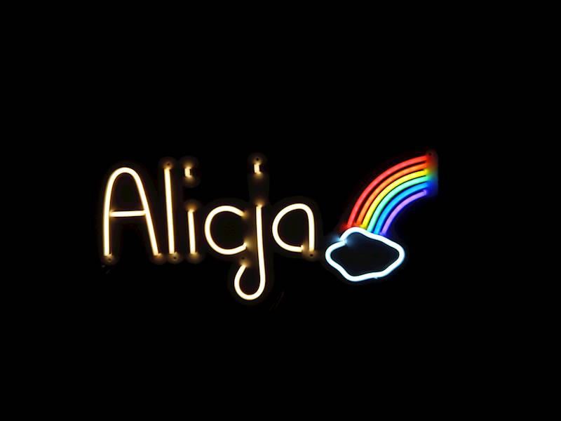 neon Alicja z tęczą, 44x22cm