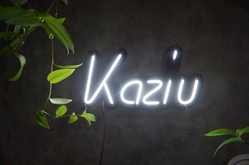 neon Kaziu 40x20cm