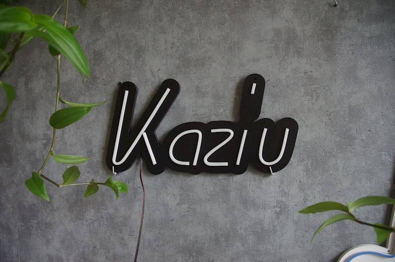 neon Kaziu 40x20cm