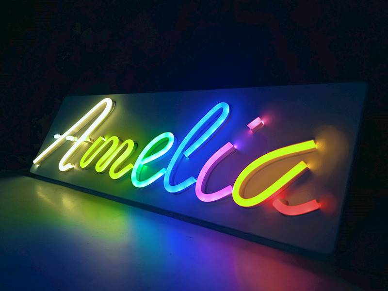 neon stojący Amelka 43x12cm