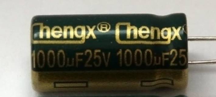 Kondensator 1000uF 25V fi 10x21 mm przewlekany