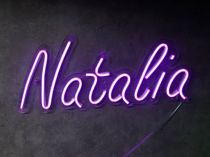 Neon Natalia 445x190 podcinany przezr. fiolet