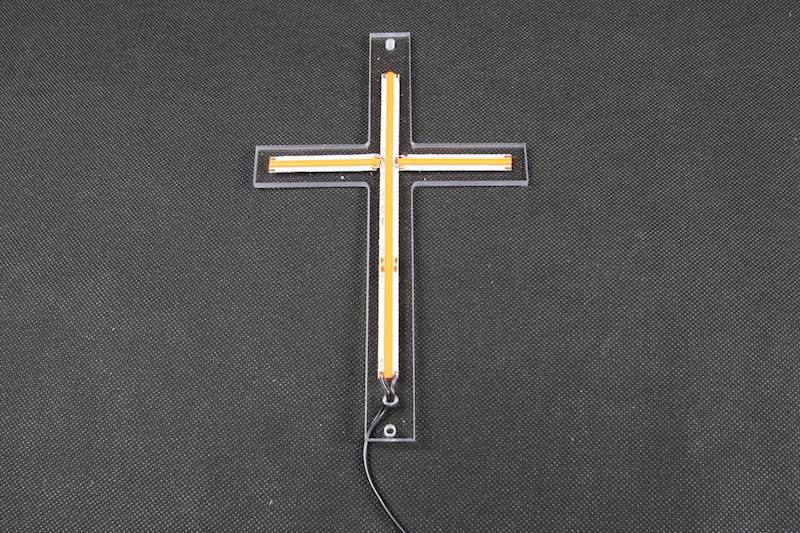 Krzyż 15,5x25cm przyssawki ściem+ wtyk zapalniczki