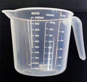 DZBANEK PLASTIKOWY Z MIARKĄ 1L. 