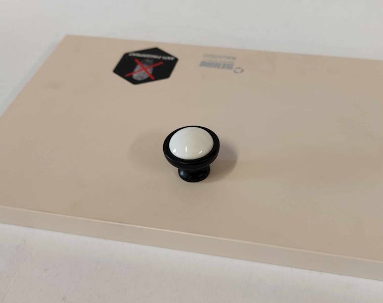 UCHWYT D-G0860 CZRNY/MLK0