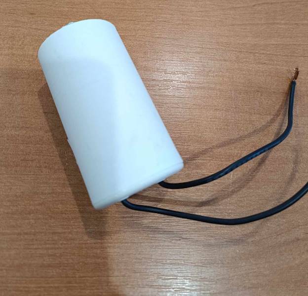 KONDENSATOR SILNIKOWY 1uF 450V PRZEWODY