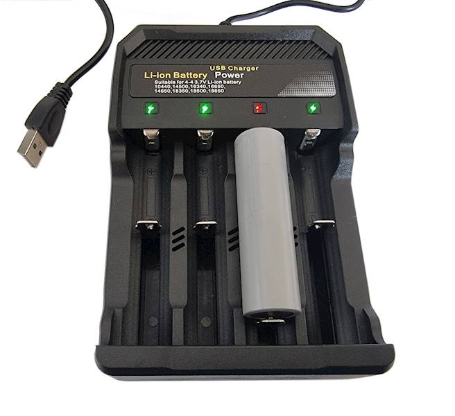 ŁADOWARKA NA 18650 4xGNIAZDO ŁADOWANIE USB
