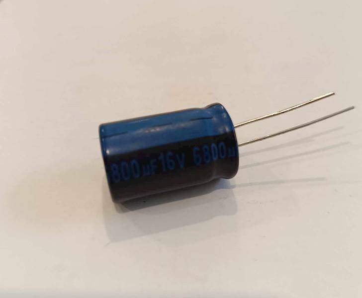 KONDENSATOR ELEKTROLITYCZNY 6800uF 16V