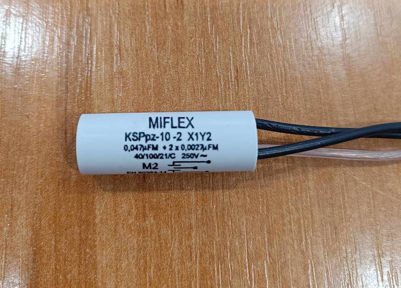 KONDENSATOR PRZECIWZAKŁ. 0,047uF + 2*2,7nF 250V
