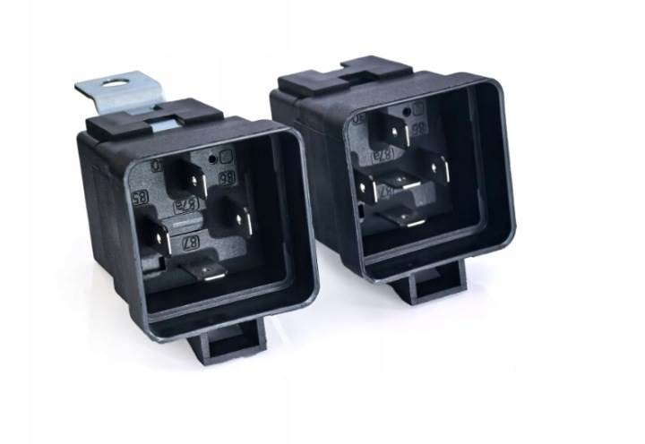 Przekaźnik samochodowy WODOSZCZELNY IP 12V 40/30A + gniazdo obudowa 5PIN