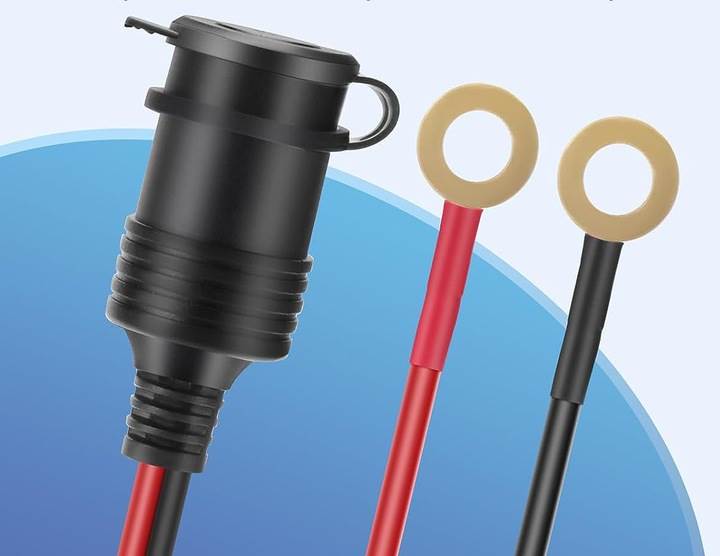 Gniazdo samochodowe z bezpiecznikiem 15A 1m. 16AWG oczka